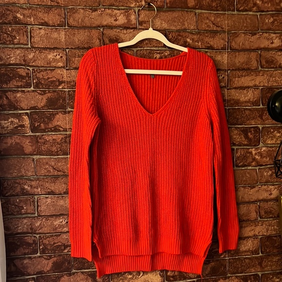 Bright red v-neck sweater - Picture 1 of 3
